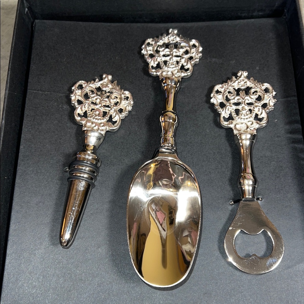 New Elegant Silver Wine and ice bucket Set
